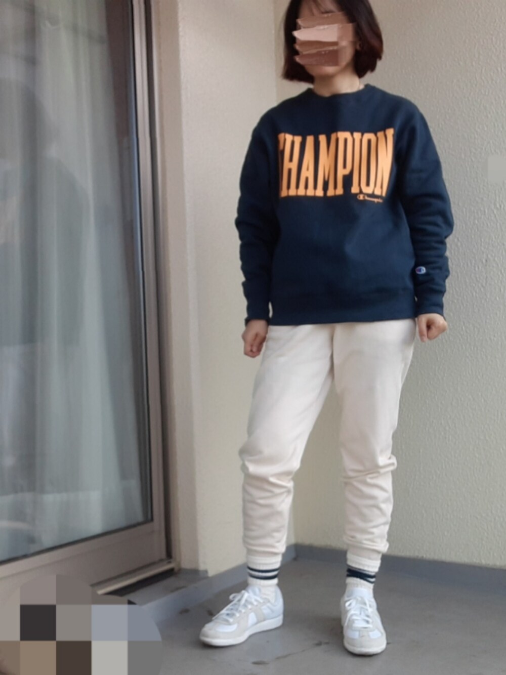 「スウェット、スニーカー」｜「Championのアイテム（スウェット、ブルー系）」を使った、jamさん（レディース・161cm）の春コーディネートの1枚目の写真