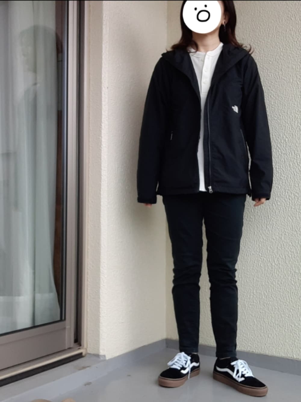 「THE NORTH FACEのTHE NORTH FACE　COMPACT JACKET（ナイロンジャケット、ブラック系）」を使った、jamさん（レディース・161cm）の夏コーディネートの1枚目の写真