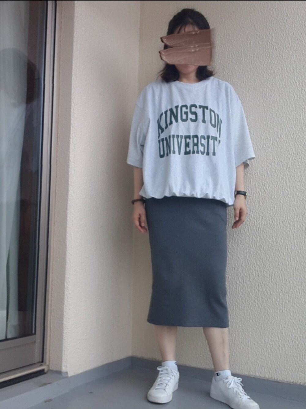 「ロゴT、スカート」｜「coca（coca）のアイテム（Tシャツ/カットソー、グレー系）」を使った、jamさん（レディース・161cm）の夏コーディネートの1枚目の写真