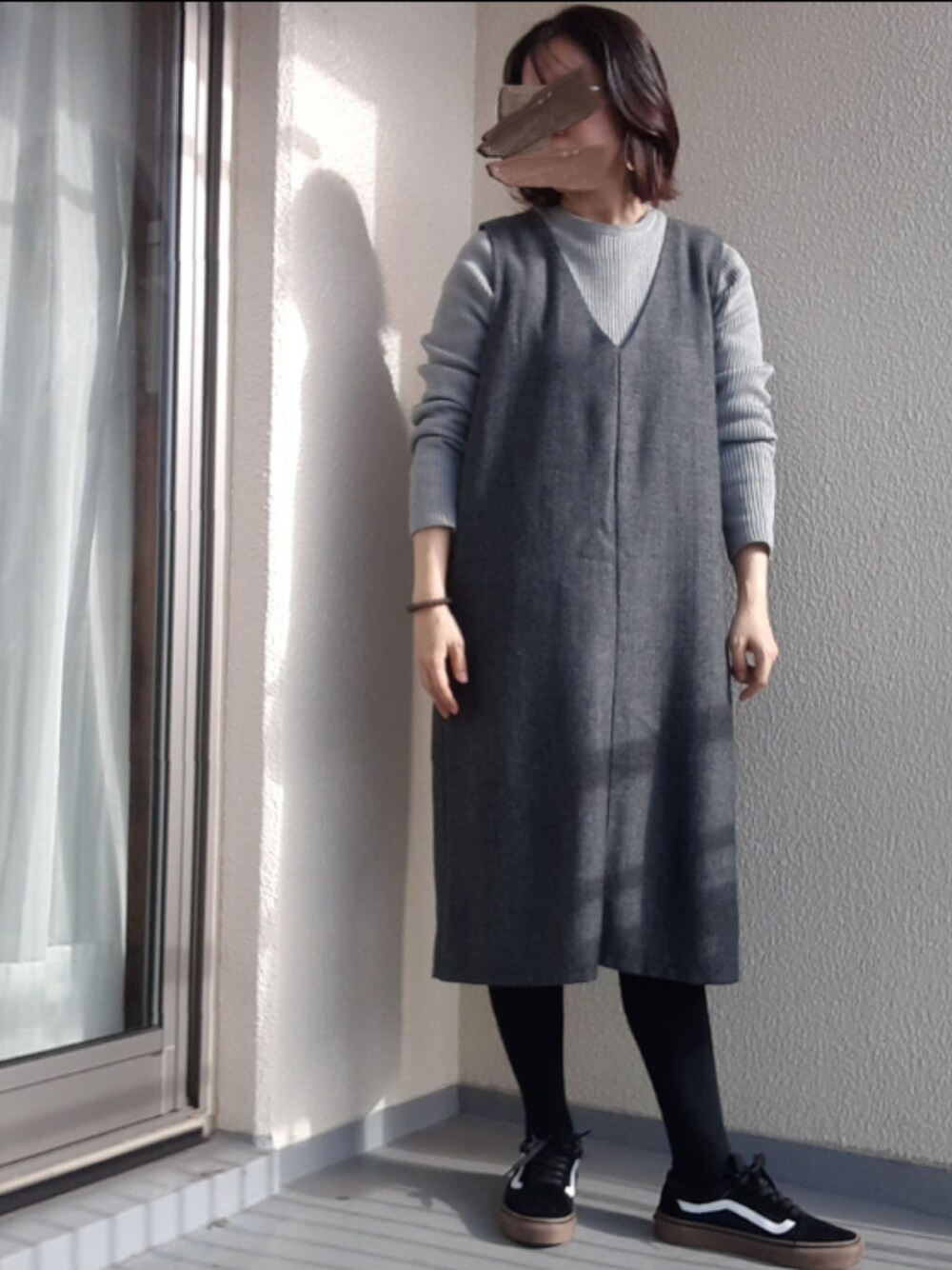 「ジャンパースカート、グレー」｜「coca（coca）のアイテム（ジャンパースカート、グレー系）」を使った、jamさん（レディース・161cm）の秋コーディネートの1枚目の写真