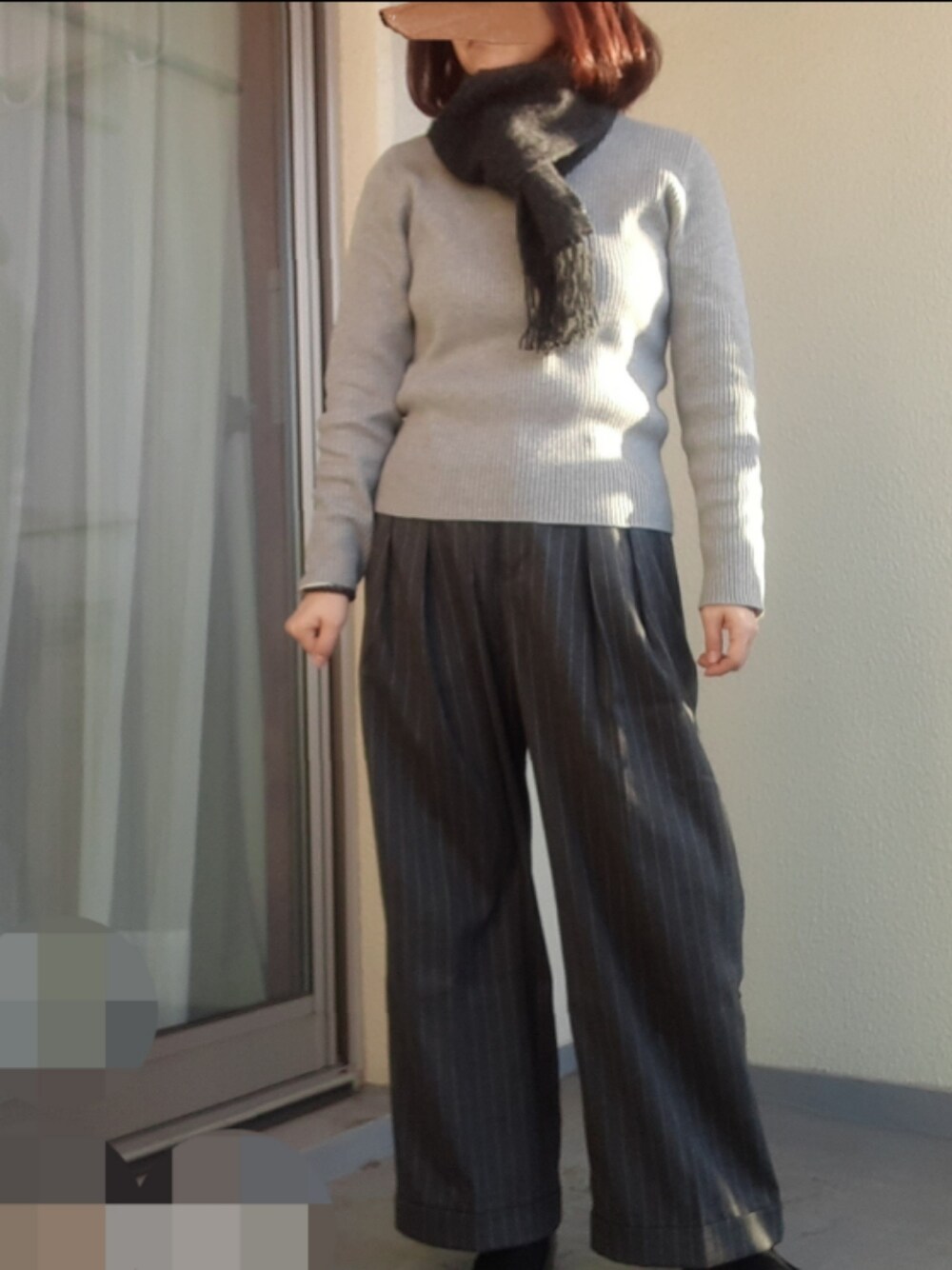 「ワイドパンツ、グレー」｜「無印良品のアイテム（マフラー、グレー系）」を使った、jamさん（レディース・161cm）の冬コーディネートの1枚目の写真