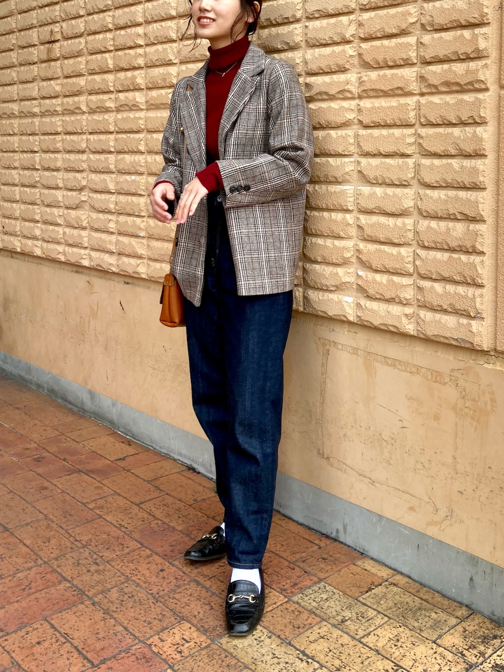 「オトナカジュアル、UNIQLO、ユニクロ、タートルネック、あったかコーデ、冬コーデ、きれいめカジュアル、デニムパンツ、チェック柄、ジャケット、ローファー、ローファー×靴下、ジャケットスタイル、GU、パンツスタイル」｜「GUのアイテム（ローファー、ブラック系）」を使った、𝚔𝚘𝚌𝚘𝚊さん（レディース・160cm）の冬コーディネートの1枚目の写真