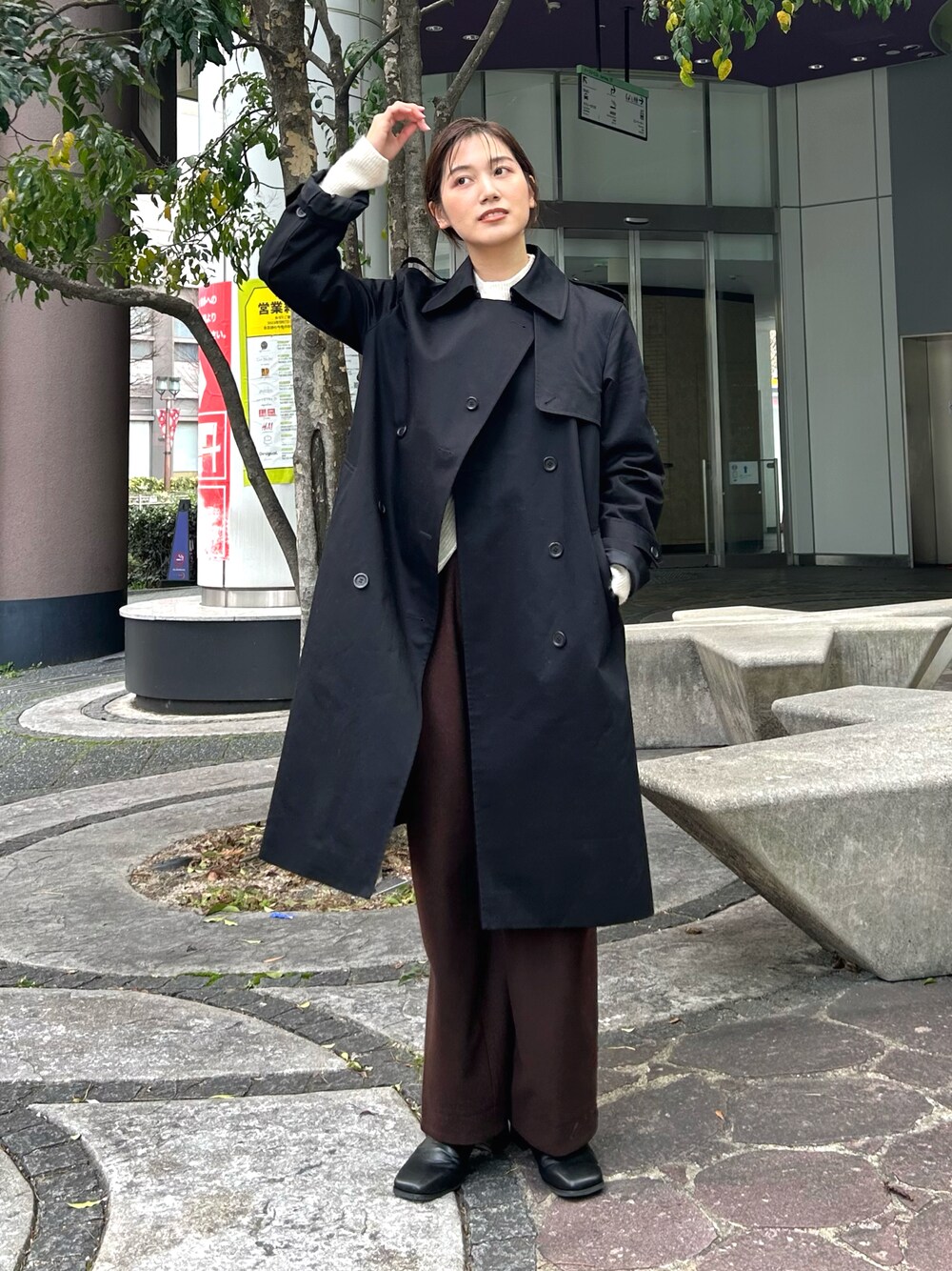 「似合うラボに行こう、今日のコスメと服、ブーツ、プチプラ、トレンチコート、ニット、大人カジュアル、ハーフジップ、レイヤードスタイル、休日スタイル、春服みてみて、モノトーン、春アウター、春コーデ、オフィスカジュアル」｜「AMELYのハーフジップニット（ニット/セーター、ベージュ系）」を使った、𝚔𝚘𝚌𝚘𝚊さん（レディース・160cm）の冬コーディネートの1枚目の写真