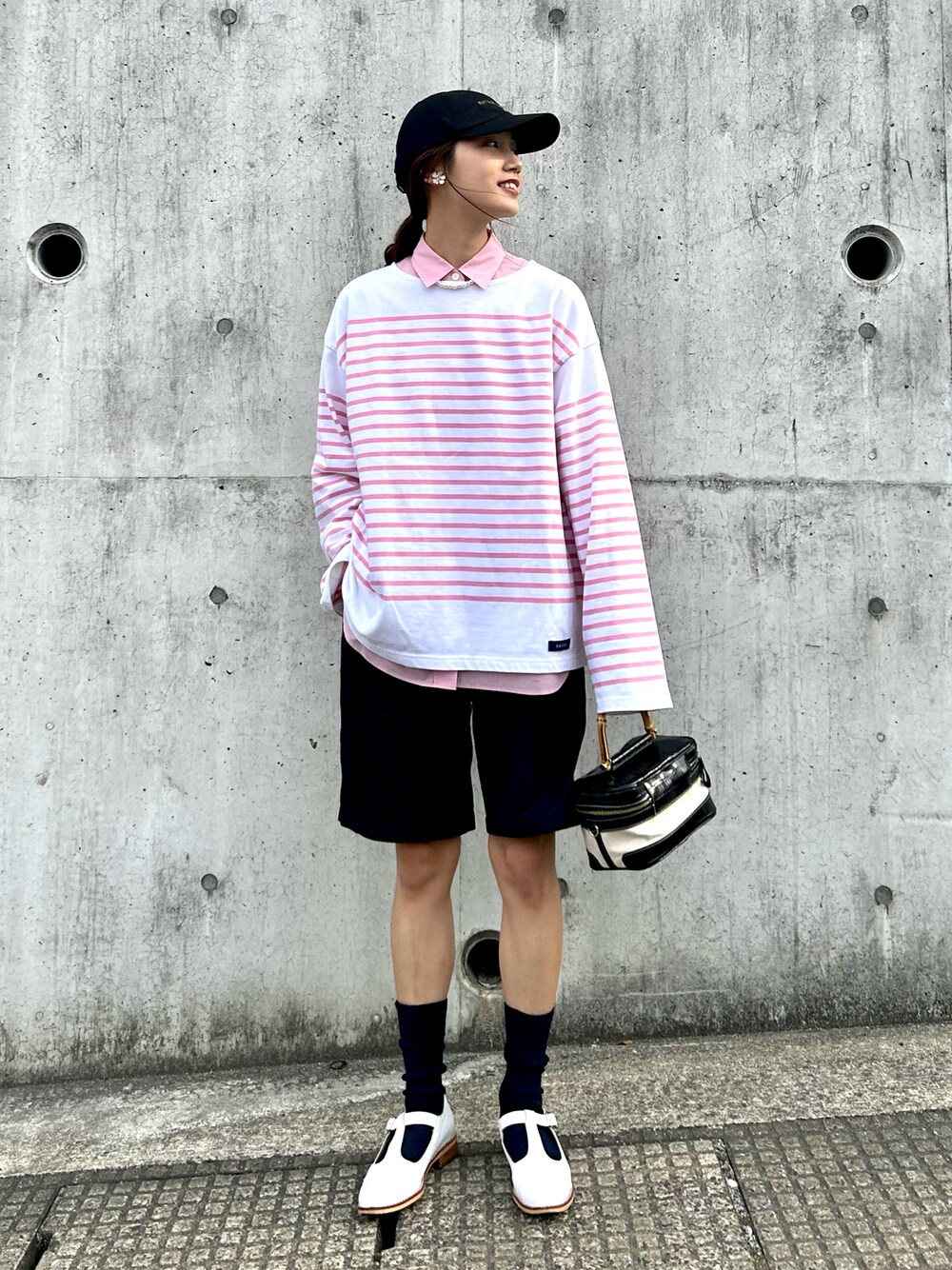 「春服デビュー宣言、休日スタイル、ハーフパンツ、キャップ、ローファー、スクエアバッグ、ボーダー、春服みてみて、ピンク、プチプラ、PR、シャツスタイル、ビッグシルエット、パステル映える春、レイヤードスタイル」｜「UNIQLOのアイテム（キャップ、ブラック系）」を使った、𝚔𝚘𝚌𝚘𝚊さん（レディース・160cm）の春コーディネートの1枚目の写真