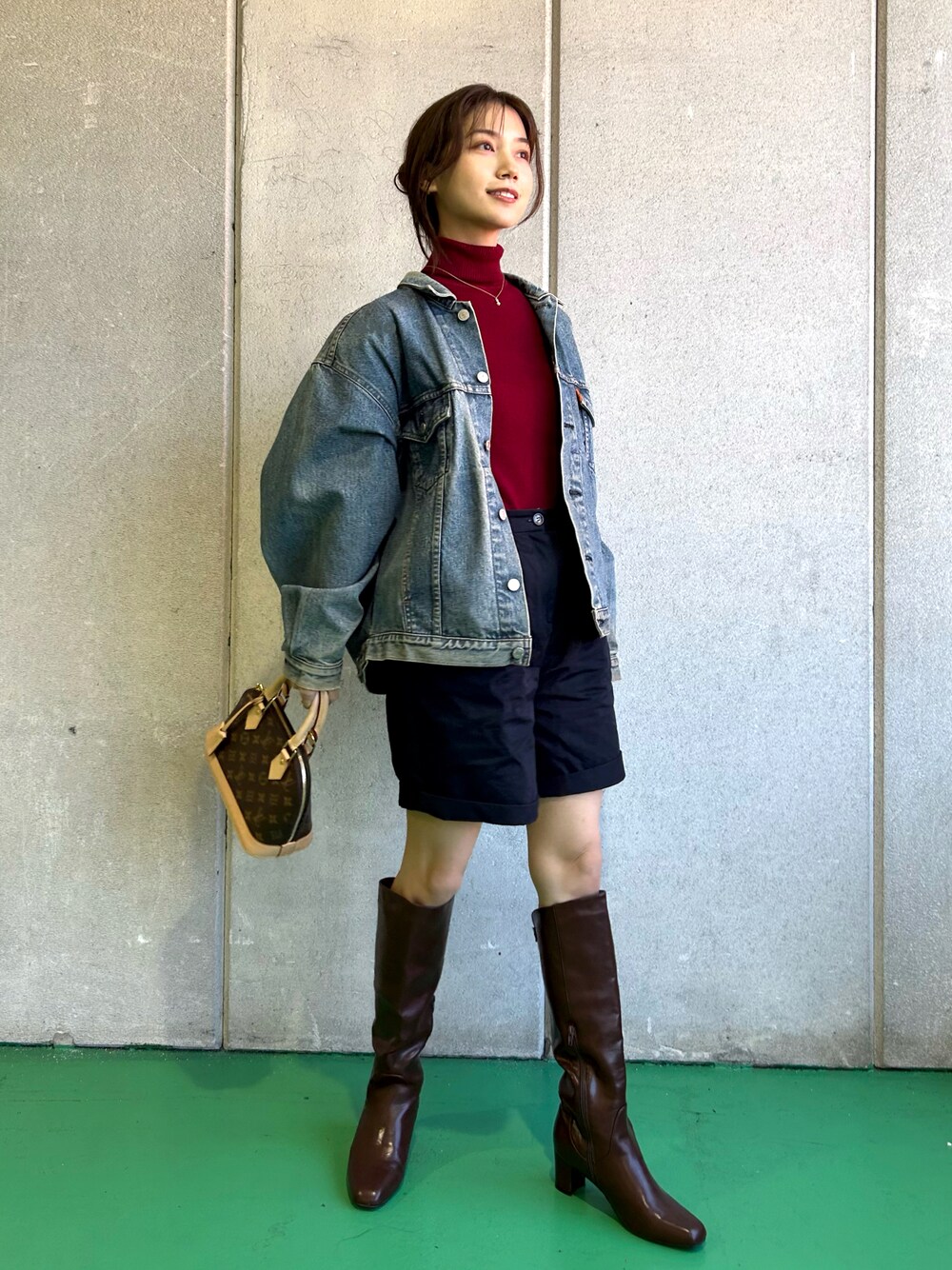 𝚊𝚔𝚘さんの「◆バックタブストレートロングブーツ（HusHusH）」を使ったコーディネートの1枚目の写真
