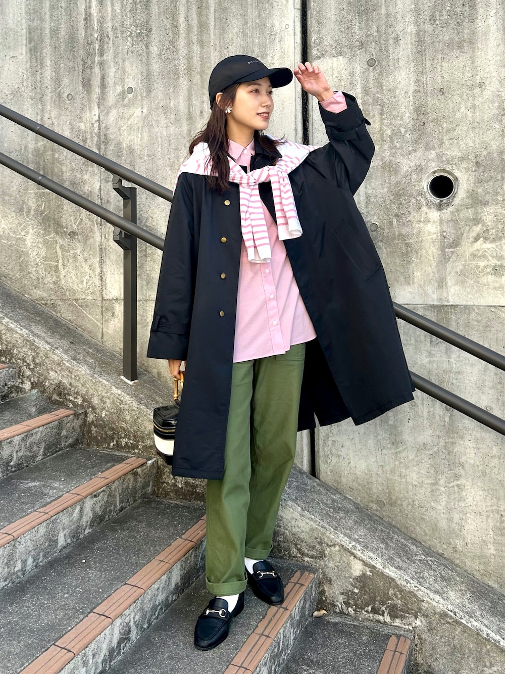 「春服デビュー宣言、キャップ、ピンク、春服みてみて、ベイカーパンツ、トレンチコート、春アウター、GU、ローファー、ボーダー、プチプラ、PR、シャツスタイル、ビッグシルエット、パステル映える春」｜「UNIQLOのアイテム（キャップ、ブラック系）」を使った、𝚔𝚘𝚌𝚘𝚊さん（レディース・160cm）の春コーディネートの1枚目の写真