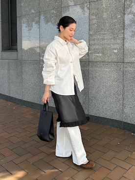 「Hender Scheme（エンダースキーマ）のpaper bag small（ハンドバッグ、ブラック系）」を使った、kocoaさん（レディース・160cm）の秋コーディネート