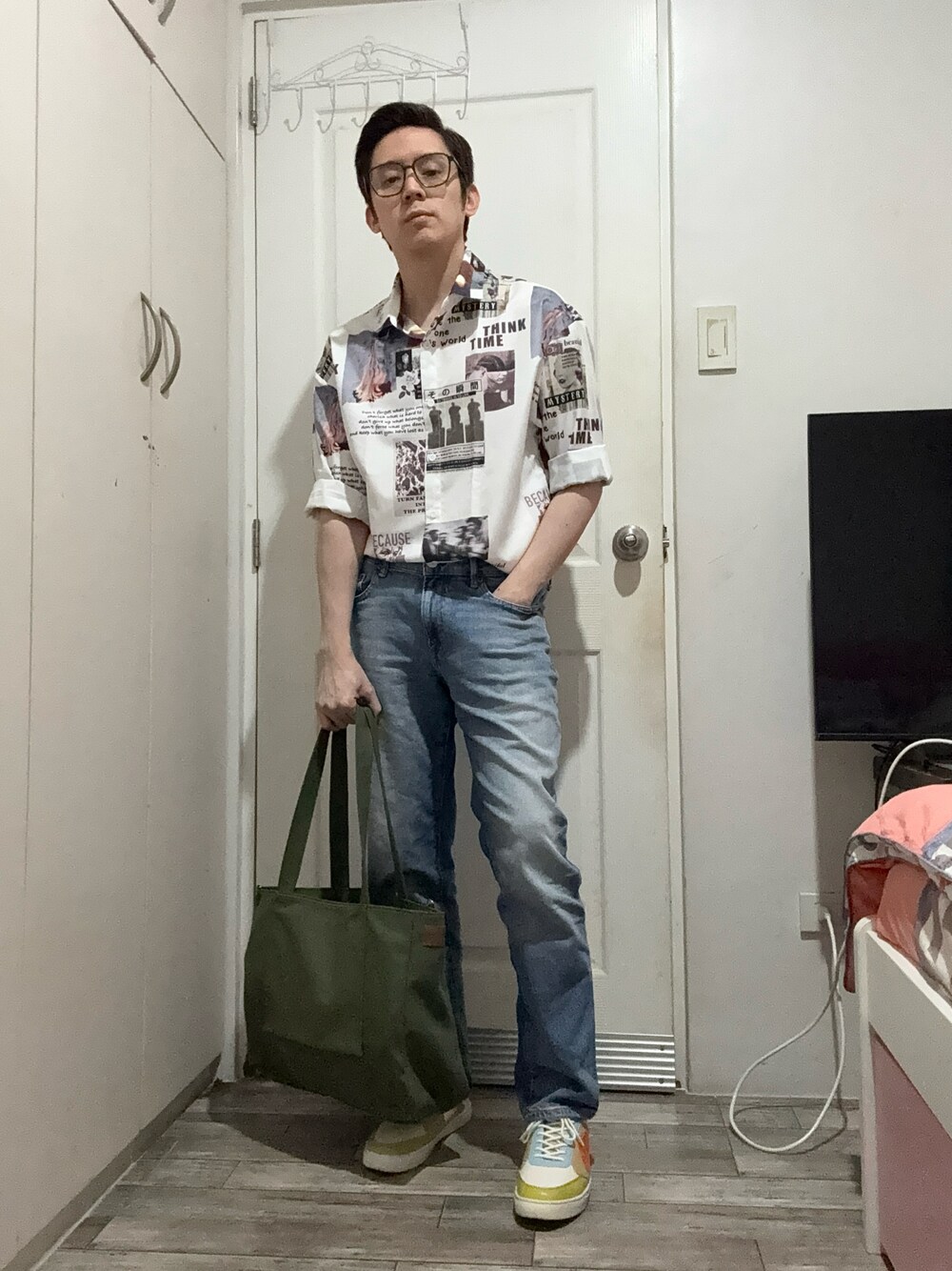 「H&Mのアイテム（デニムパンツ、その他）」を使った、Martin Bravoさん（メンズ・175cm）の冬コーディネートの1枚目の写真