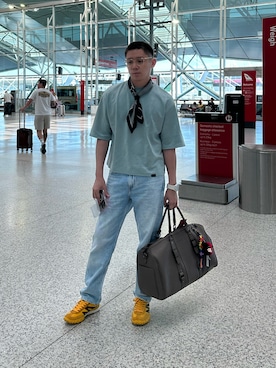 「アイテム（スニーカー、イエロー系）」を使った、Martin Bravoさん（メンズ・175cm）の秋コーディネート