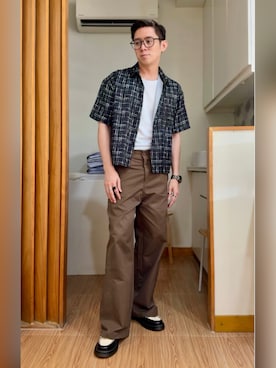 「MICHAEL KORS（マイケルコース）のアイテム」を使った、Martin Bravoさん（メンズ・175cm）の春コーディネート