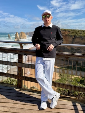 「アイテム（デニムパンツ、シルバー系）」を使った、Martin Bravoさん（メンズ・175cm）の秋コーディネート