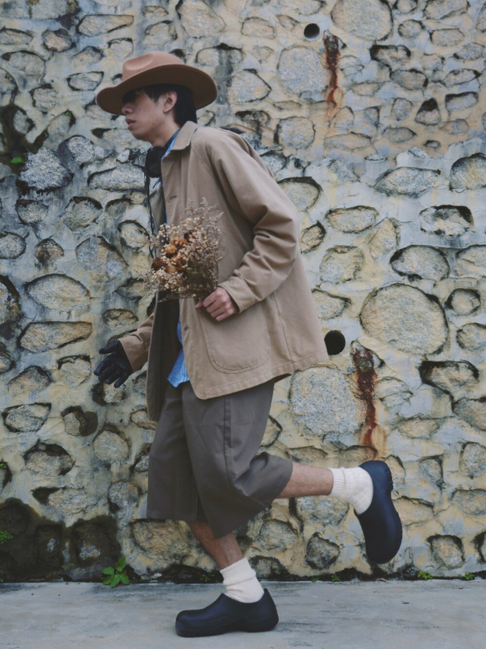 「ビッグシルエット、vintage、UNIQLO、summer、オーバーサイズ、休日スタイル、プチプラ、春アウター、きれいめカジュアル、ootd、シティーボーイ、黒スキニー、今日のコーデ、WEARBOOKエントリー、日系休闲」｜「UNIQLOのウォッシュジャージーワークジャケット（ブルゾン、ベージュ系）」を使った、Jack_in_dahouseさん（メンズ・180cm）の秋コーディネートの1枚目の写真
