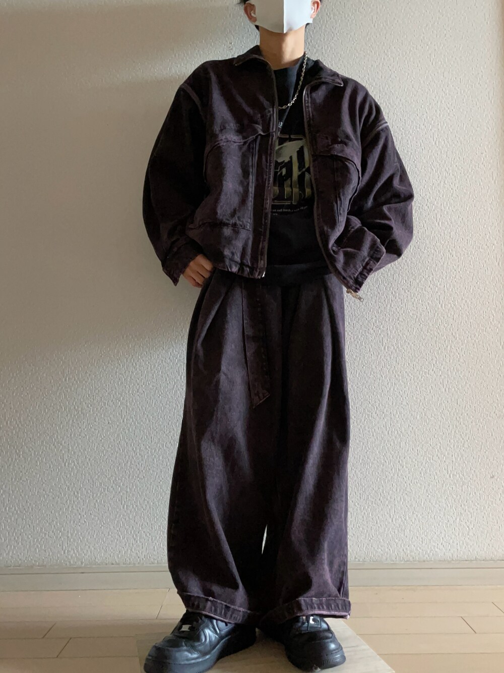 【M】メンズレッドポイントデニムジャケット冬秋コーディネート RED(JOHN'S CLOSET)｜JOHN'S CLOSETのデニムジャケットを使った