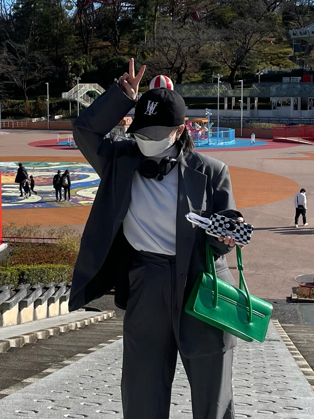 「カジュアルコーデ、セットアップ、韓国ファッション、韓国ブランド、冬、シンプル、おしゃれさんと繋がりたい、低身長女子、タートルネック、ストリートコーデ、ストリート、キャップ、キャップ女子、converse、wooalong」｜「WOOALONGのアイテム（キャップ、ブラック系）」を使った、芋の助さん（レディース・153cm）の冬コーディネートの1枚目の写真