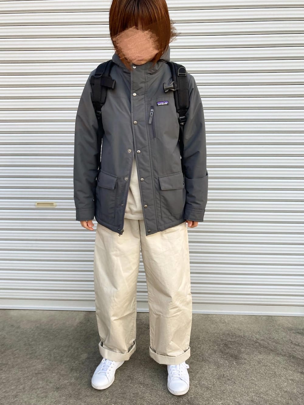 「あったかコーデ、カジュアルコーデ、パタゴニア、UNIQLO、ユニクロユー、スタンスミス、スニーカーコーデ、ママファッション」｜「UNIQLOのアイテム（チノパンツ、ベージュ系）」を使った、puuuupiiii2720さん（レディース・158cm）の冬コーディネートの1枚目の写真