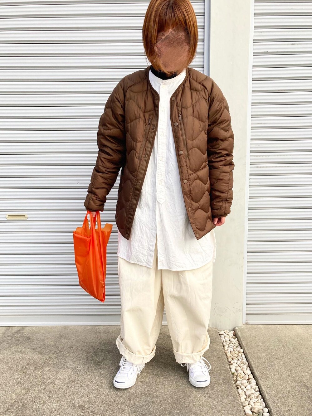 「カジュアル、シンプル、今日のコーデ、UNIQLO、ホワイトマウンテニアリング、低身長コーデ、ordinary fits、ootd、ジェームスパンツ、オーディナリーフィッツ、コンバース、スニーカー」｜「asobozeのアイテム（エコバッグ/サブバッグ、オレンジ系）」を使った、puuuupiiii2720さん（レディース・158cm）の冬コーディネートの1枚目の写真