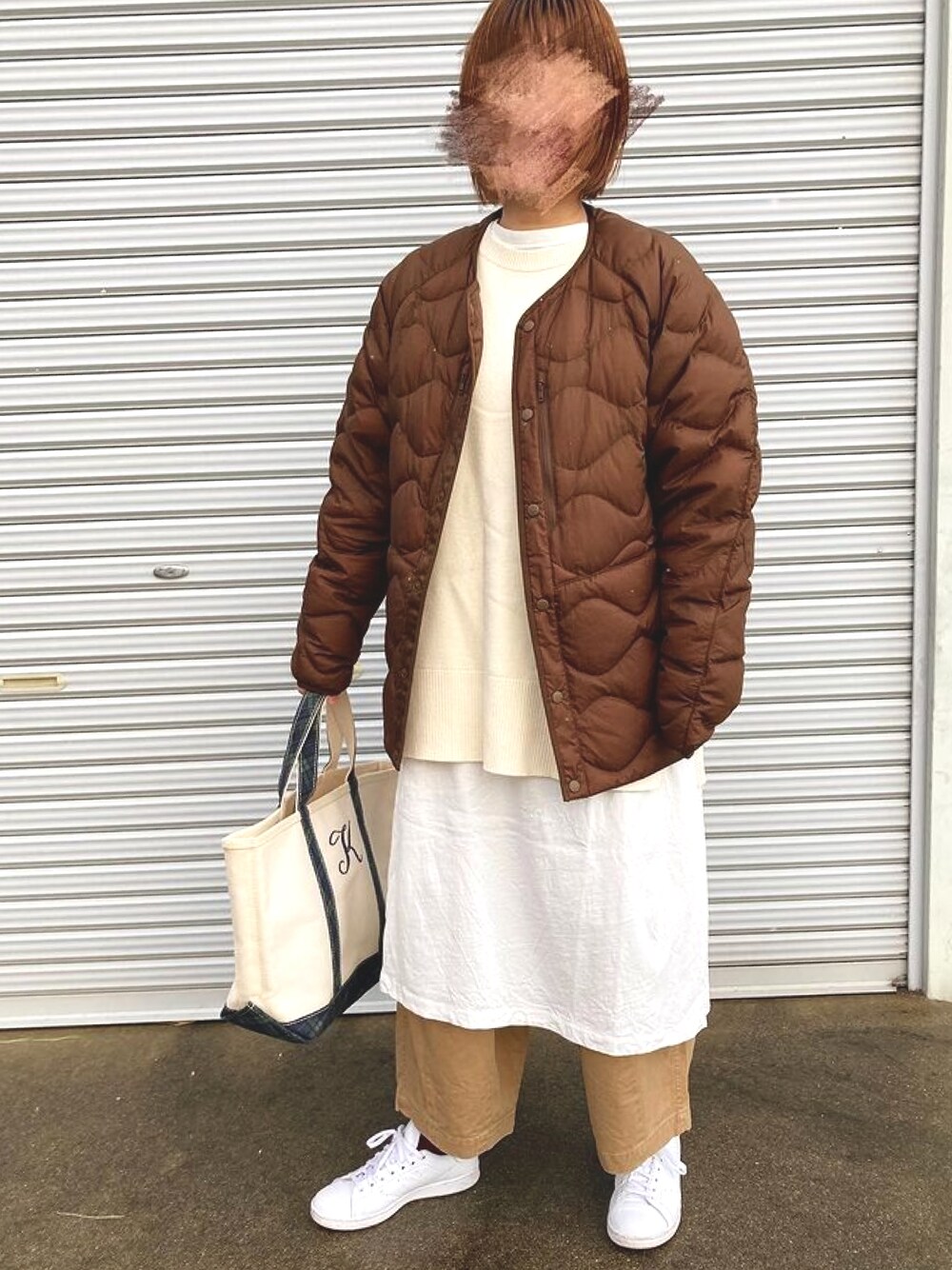 「冬コーデ、オトナカジュアル、UNIQLO、ユニクロ、私の推しブランド、ホワイトマウンテニアリング、アメリカンホリック、harvesty、エルエルビーン、スタンスミス」｜「UNIQLOのアイテム（ダウンジャケット/コート、ブラウン系）」を使った、puuuupiiii2720さん（レディース・158cm）の冬コーディネートの1枚目の写真