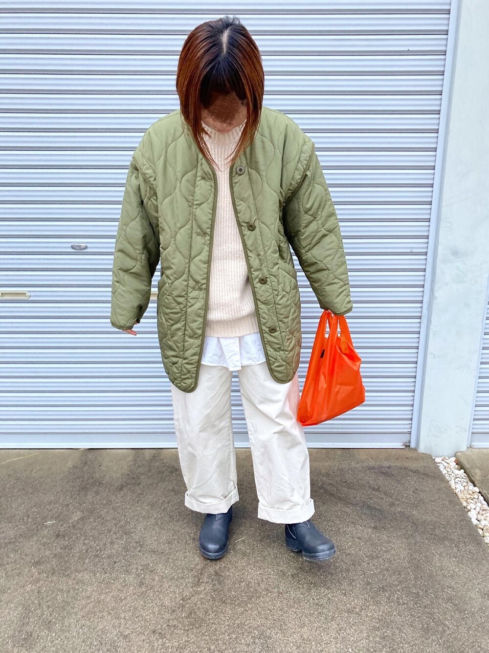 「冬コーデ、オトナカジュアル、UNIQLO、ユニクロユー、UNIQLO U、BONLECILL、スカートスタイル、カジュアル、キルティングジャケット、チノパン、blundstone、ブランドストーン」｜「Blundstoneの【Blundstone/ブランドストン】サイドゴアローカットブーツ（ブーツ、ブラック系）」を使った、puuuupiiii2720さん（レディース・158cm）の冬コーディネートの1枚目の写真