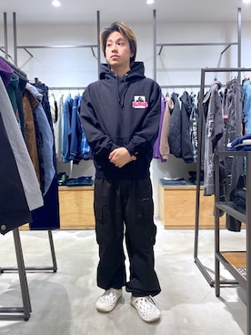 「XLARGE（エクストララージ）のGRAFFITI PULLOVER HOODED SWEAT（パーカー、ブラック系）」を使った、宮田和正さん（メンズ・165cm）の秋コーディネート