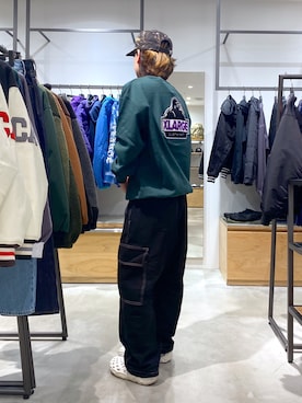 「XLARGE（エクストララージ）のCHENILLE SLANTED OG CREWNECK SWEATSHIRT（スウェット、グリーン系）」を使った、宮田和正さん（メンズ・165cm）の秋コーディネート