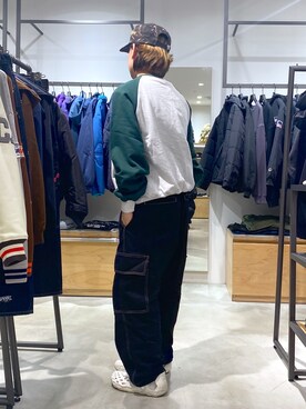 「XLARGE（エクストララージ）のRAGLAN CREWNECK SWEATSHIRT（スウェット、グリーン系）」を使った、宮田和正さん（メンズ・165cm）の秋コーディネート