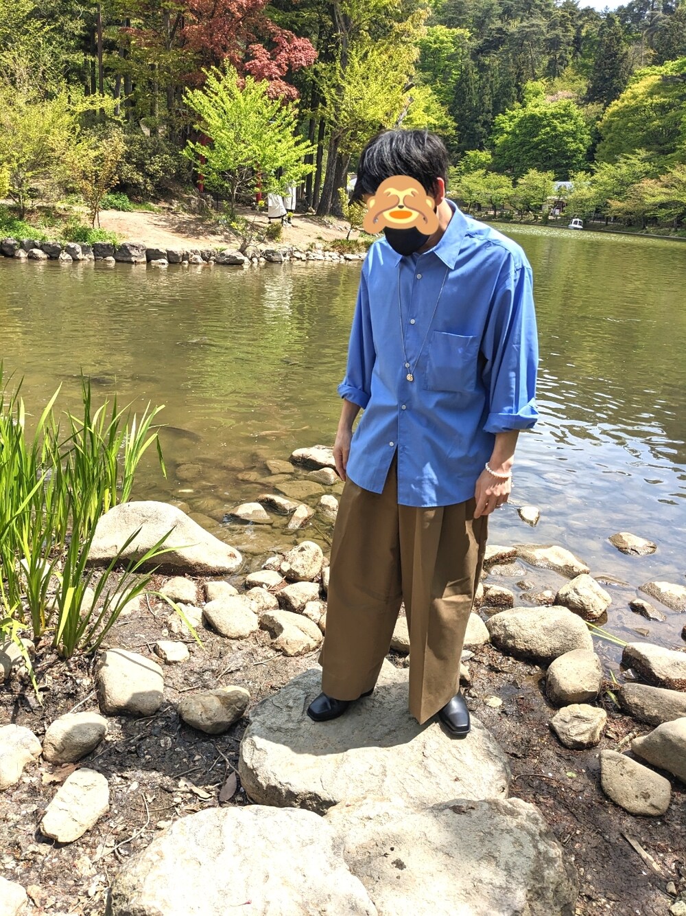「休日スタイル、春コーデ、ベージュ、プチプラ、GU、オーバーサイズ、きれいめカジュアル、おしゃれさんと繋がりたい、ブーツ、今日のコーデ、カジュアル、ブルー」｜「WYM LIDNMのTENCEL RELAX WIDE SHIRT（シャツ/ブラウス、ブルー系）」を使った、Yiさん（メンズ・167cm）の春コーディネートの1枚目の写真