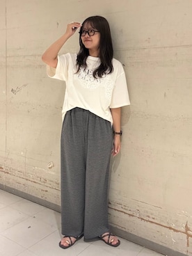 「LOWRYS FARM（ローリーズファーム）のボーダーカットギャザーパンツ  1056895（その他パンツ、グレー系）」を使った、ことさん（レディース・154cm）の夏コーディネート