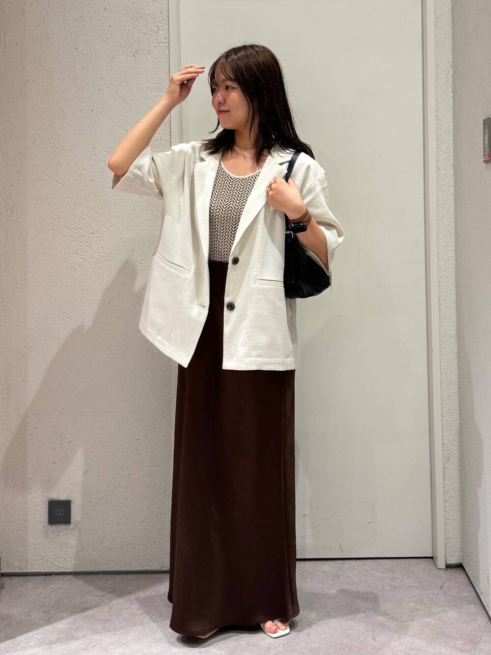 「女子ウケ、着痩せ・細見え、ガーリー、ローリーズスタイル_LOWRYS FARM、着痩せ、LOWRYS FARM、淡色コーデ、新作、きれいめカジュアル」｜「LOWRYS FARMのホップサックジャケットＳＳ253196（テーラードジャケット、ホワイト系）」を使った、ことさん（レディース・155cm）の春コーディネートの1枚目の写真