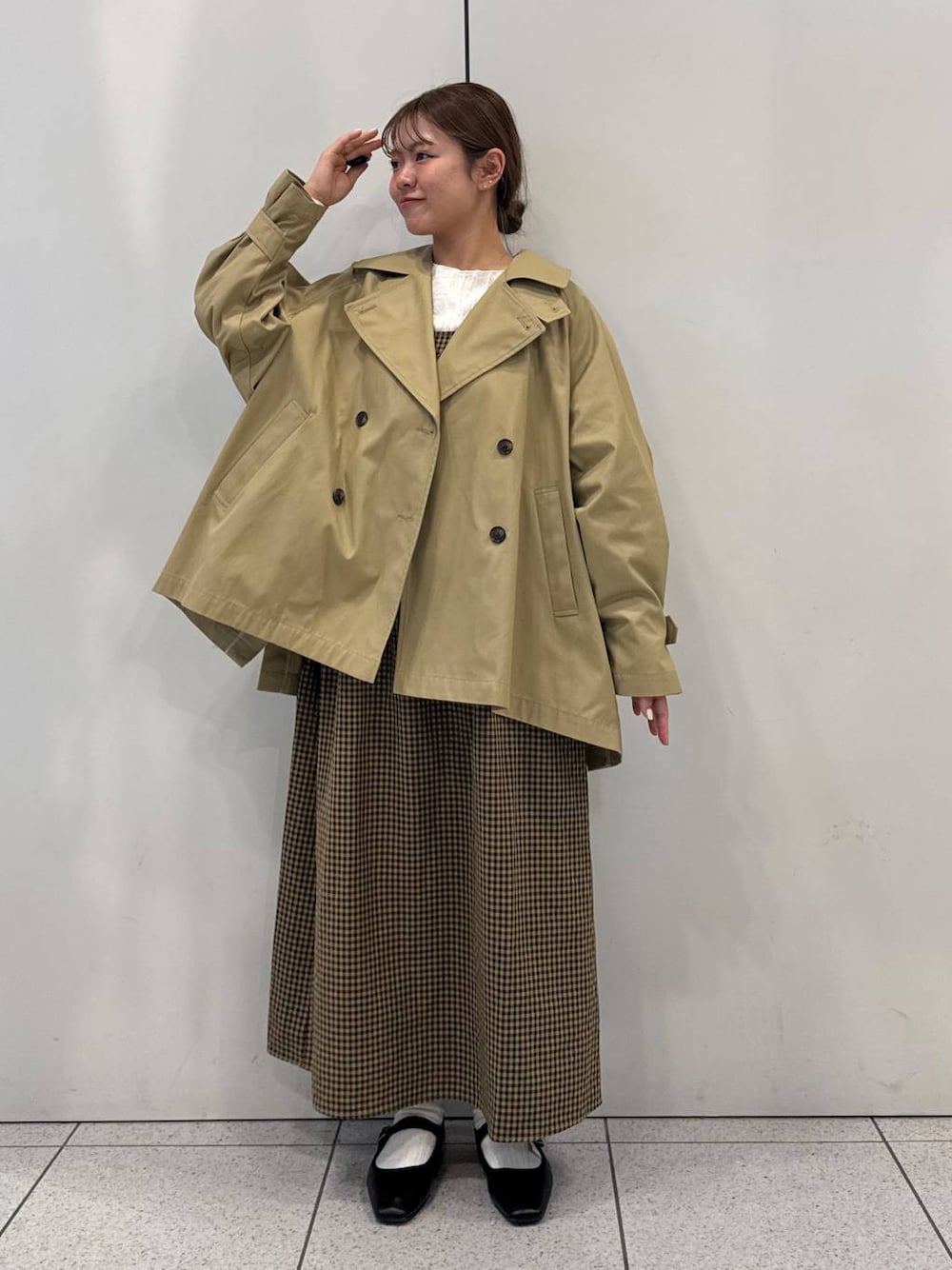 「女子ウケ、着痩せ・細見え、ガーリー、ローリーズスタイル_LOWRYS FARM、着痩せ、LOWRYS FARM、淡色コーデ、新作、きれいめカジュアル」｜「LOWRYS FARMのジャガードフリンジＬＳ　102891（Tシャツ/カットソー、ベージュ系）」を使った、ことさん（レディース・155cm）の春コーディネートの1枚目の写真