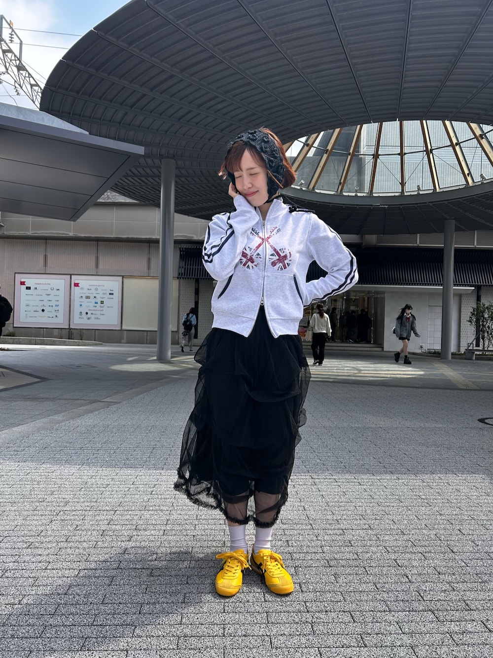 「OVERRIDE、OVERRIDE金沢、kaorinomori、ヘアバンド、ヘアバンドコーデ」｜「kaorinomoriのkaorinomori ナジェヘアバンド / カオリノモリ（ヘアバンド、ブラック系）」を使った、ひかるさん（レディース・153cm）の春コーディネートの1枚目の写真