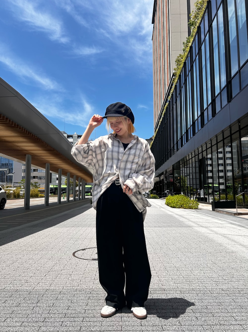 「OVERRIDE、OVERRIDE金沢、Chapeau d’ O、キャスケット、キャスケットコーデ、シャツスタイル」｜「Chapeau d' OのChapeau d' O TM Casquette / シャポードオー（キャスケット、ブラック系）」を使った、ひかるさん（レディース・153cm）の春コーディネートの1枚目の写真
