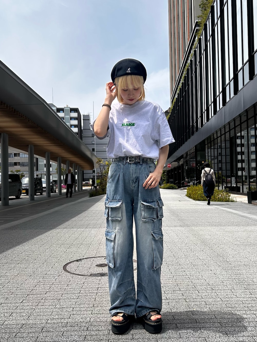 「OVERRIDE、OVERRIDE金沢、KANGOL、ハンチング、デニム、カジュアル、カジュアルコーデ」｜「KANGOLのKANGOL TROPIC 504 VENTAIR / カンゴール（ハンチング/ベレー帽、ブラック系）」を使った、ひかるさん（レディース・153cm）の春コーディネートの1枚目の写真