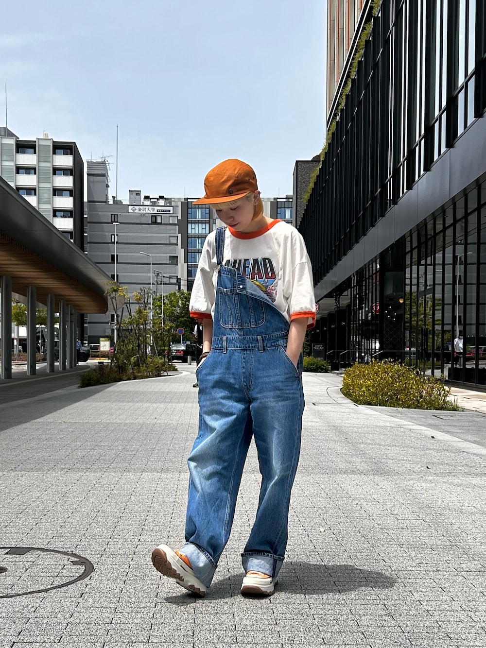「OVERRIDE、OVERRIDE金沢、arth、キャップ、キャップコーデ、オーバーオール、デニム、夏、夏コーデ」｜「arthのarth  Paraffin JetCap / アース（キャップ、ブラウン系）」を使った、ひかるさん（レディース・153cm）の春コーディネートの1枚目の写真