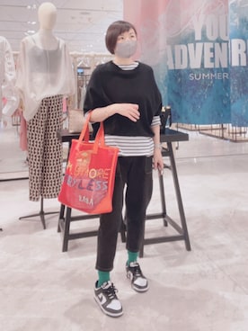 「ANYA HINDMARCH（アニヤハインドマーチ）のアイテム（バッグ）」を使った、Koさん（レディース・158cm）の春コーディネート
