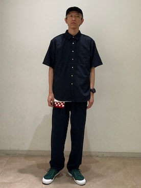 「LACOSTE」｜「アイテム（スラックス）」を使った、徳山さん（メンズ・177cm）の夏コーディネート