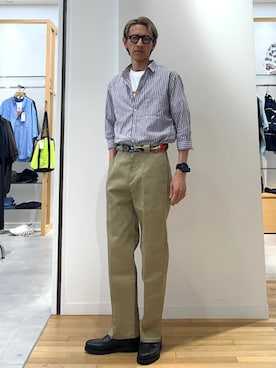 「アイテム（チノパンツ）」を使った、徳山さん（メンズ・177cm）の夏コーディネート