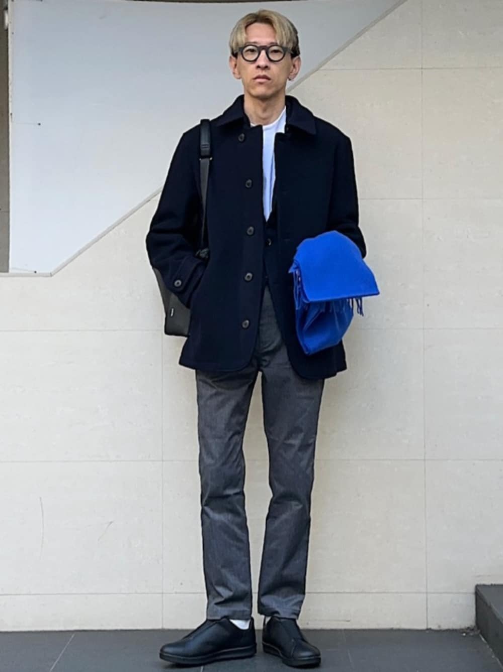 「SHIPS、SHIPS any、シップスエニィ、ジャケット、チノパン、ピーコート、マフラー」｜「SHIPS anyのSHIPS any: PURE WOOL MELTON シングル Pコート◆（ピーコート、ブルー系）」を使った、徳山さん（メンズ・177cm）の秋コーディネートの1枚目の写真