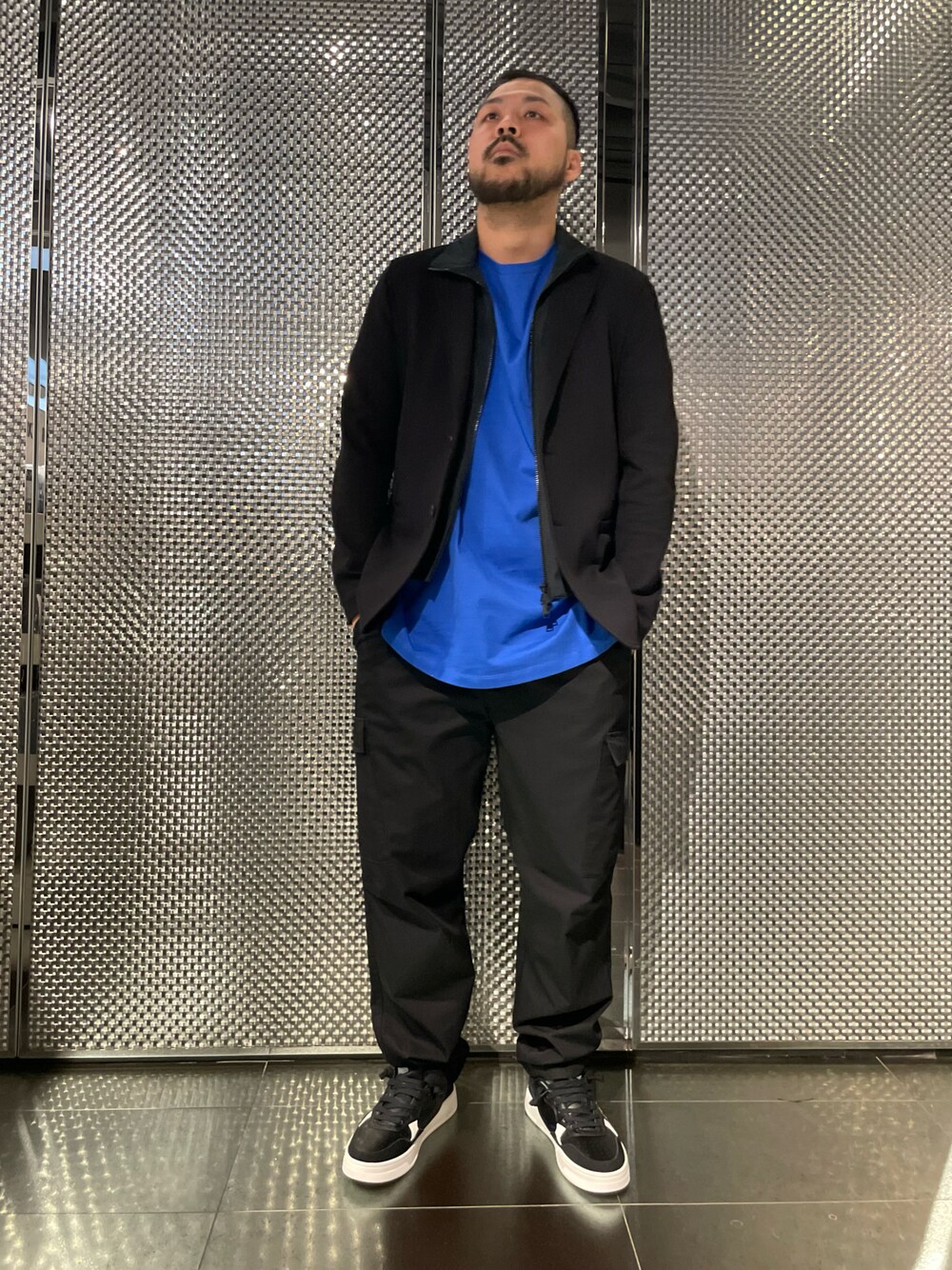 「ジャケット、シンプルコーデ、ジャケットスタイル、armaniexchange、着回しコーデ、アルマーニエクスチェンジ、30代コーデ、axchange、AXchanger、ほめられ本命コーデ、春、カジュアルコーデ、シンプルスタイル、AXchange、スウェット」｜「ARMANI EXCHANGEの【A|X アルマーニ エクスチェンジ】モックネック付きテーラードジャケット（テーラードジャケット、ブラック系）」を使った、Ponzさん（メンズ・179cm）の冬コーディネートの1枚目の写真