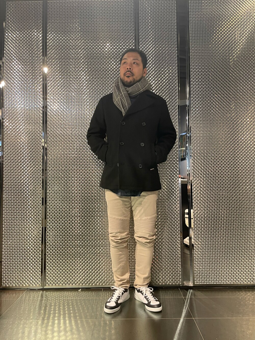 「アルマーニエクスチェンジ、Pコート、休日スタイル、冬コーデ、カジュアルコーデ、シンプルコーデ、アメカジコーデ、armaniexchange、AXchanger、AXchange、WelcomeARMANI、休日コーデ、コート」｜「ARMANI EXCHANGEの【A|X アルマーニ エクスチェンジ】A|Xロゴ　チェックストール（マフラー、その他）」を使った、Ponzさん（メンズ・179cm）の冬コーディネートの1枚目の写真
