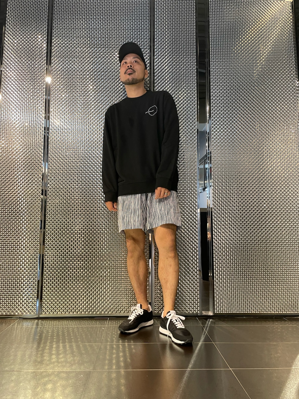 「真夏のアクティブスタイル、今日のコーデ、キャップ、夏、カジュアル、ラフ、アルマーニエクスチェンジ、armaniexchange、armani、AXchanger、AXchange、ハーフパンツ」｜「ARMANI EXCHANGEの【ARMANI EXCHANGE/アルマーニ エクスチェンジ】ONE POINT LOGO BASE BALL CAP/ワンポイントロゴベースボールキャップ（キャップ、ブラック系）」を使った、Ponzさん（メンズ・179cm）の夏コーディネートの1枚目の写真