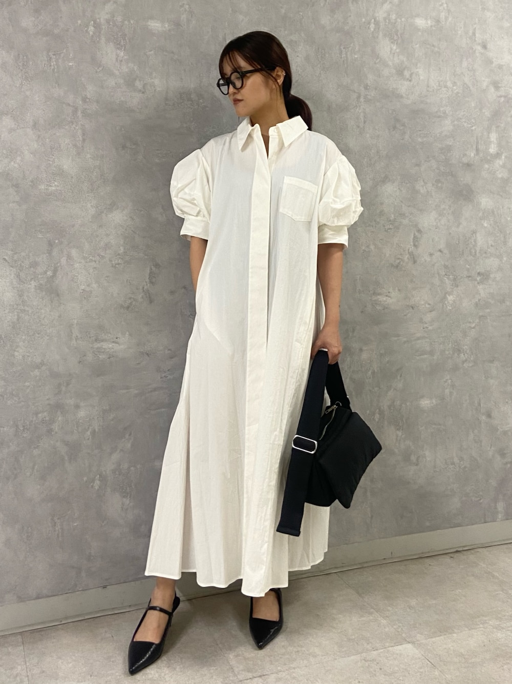 「ELENDEEK、エレンディーク、春コーデ、シャツワンピース、ワンピースコーデ、ロングワンピース、フェミニンカジュアル、春夏コーデ」｜「ELENDEEKのOVER FORM SH OP（シャツワンピース、ホワイト系）」を使った、kasumiさん（レディース・156cm）の春コーディネートの1枚目の写真