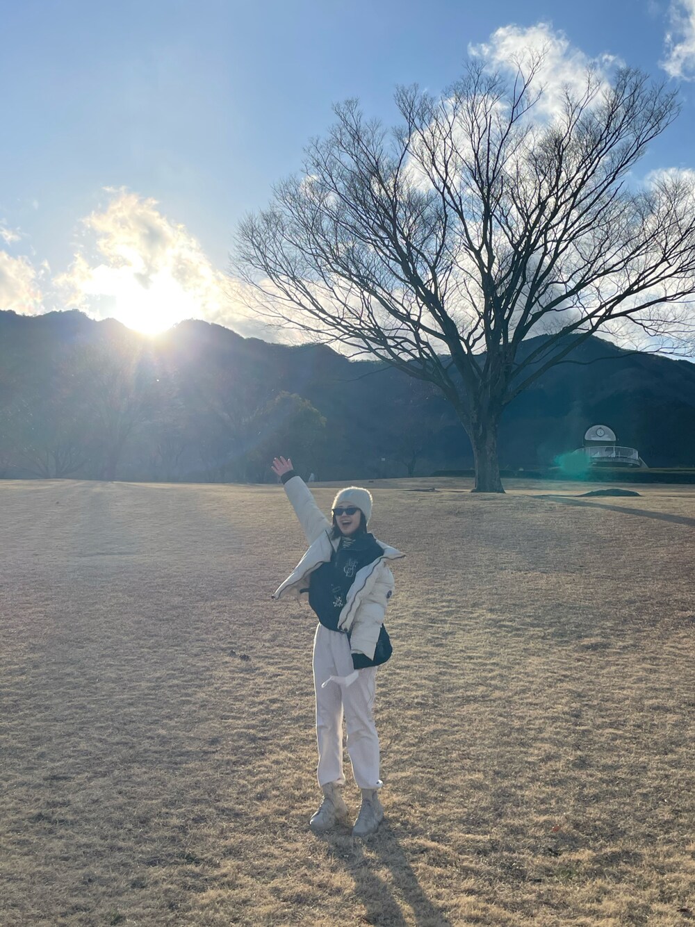 「休日スタイル、お洒落さんとつながりたい、ootd」｜「UNIQLOのアイテム（スウェットパンツ、ホワイト系）」を使った、🤍さん（レディース・161cm）の春コーディネートの1枚目の写真