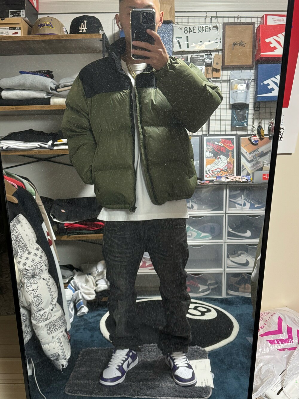 「HIPHOP、ファッション初心者、アドバイスお願いします」｜「GAPのウォッシュウェル '90s ルーズデニム（デニムパンツ、ブラック系）」を使った、けびんさん（メンズ・161cm）の冬コーディネートの1枚目の写真