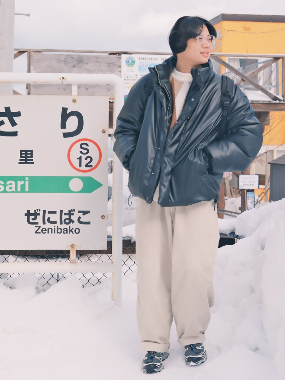 「SALOMON、UNIQLO、ZARA」｜「ZARAのアイテム（ダウンジャケット/コート、ブラック系）」を使った、jamesliu😃さん（メンズ・171cm）の冬コーディネートの1枚目の写真