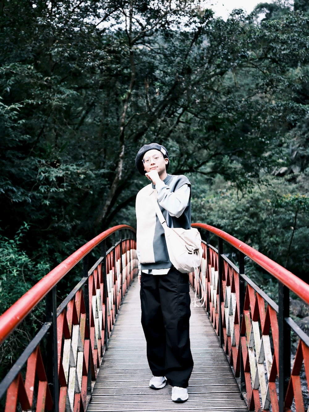 「niko and ...、GU、New Balance、THE H.W. DOG&CO.、UNIQLO、山登りスタイル」｜「GUのアイテム（チノパンツ、ブラック系）」を使った、jamesliu😃さん（メンズ・171cm）の春コーディネートの1枚目の写真