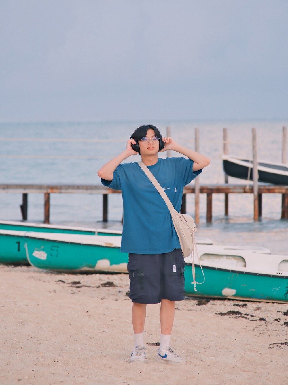 「Okinawa、オキナワ」｜「UNIQLOのアイテム（ショルダーバッグ、ベージュ系）」を使った、jamesliu😃さん（メンズ・171cm）の秋コーディネートの1枚目の写真