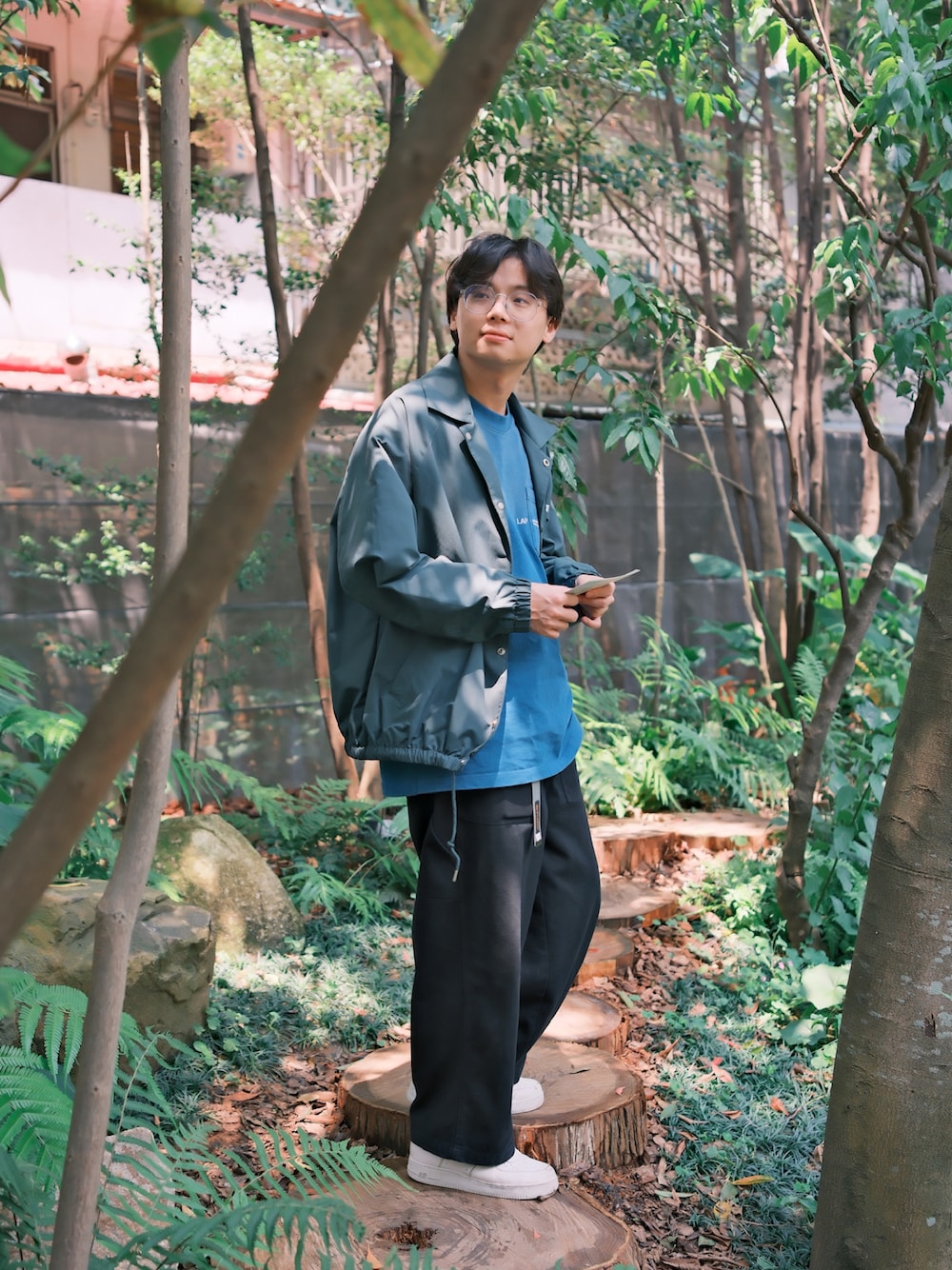 「山物所、GU、LAPRIMA、PINSKTBS、NIKE」｜「GUのアイテム（チノパンツ、ブラック系）」を使った、jamesliu😃さん（メンズ・171cm）の春コーディネートの1枚目の写真