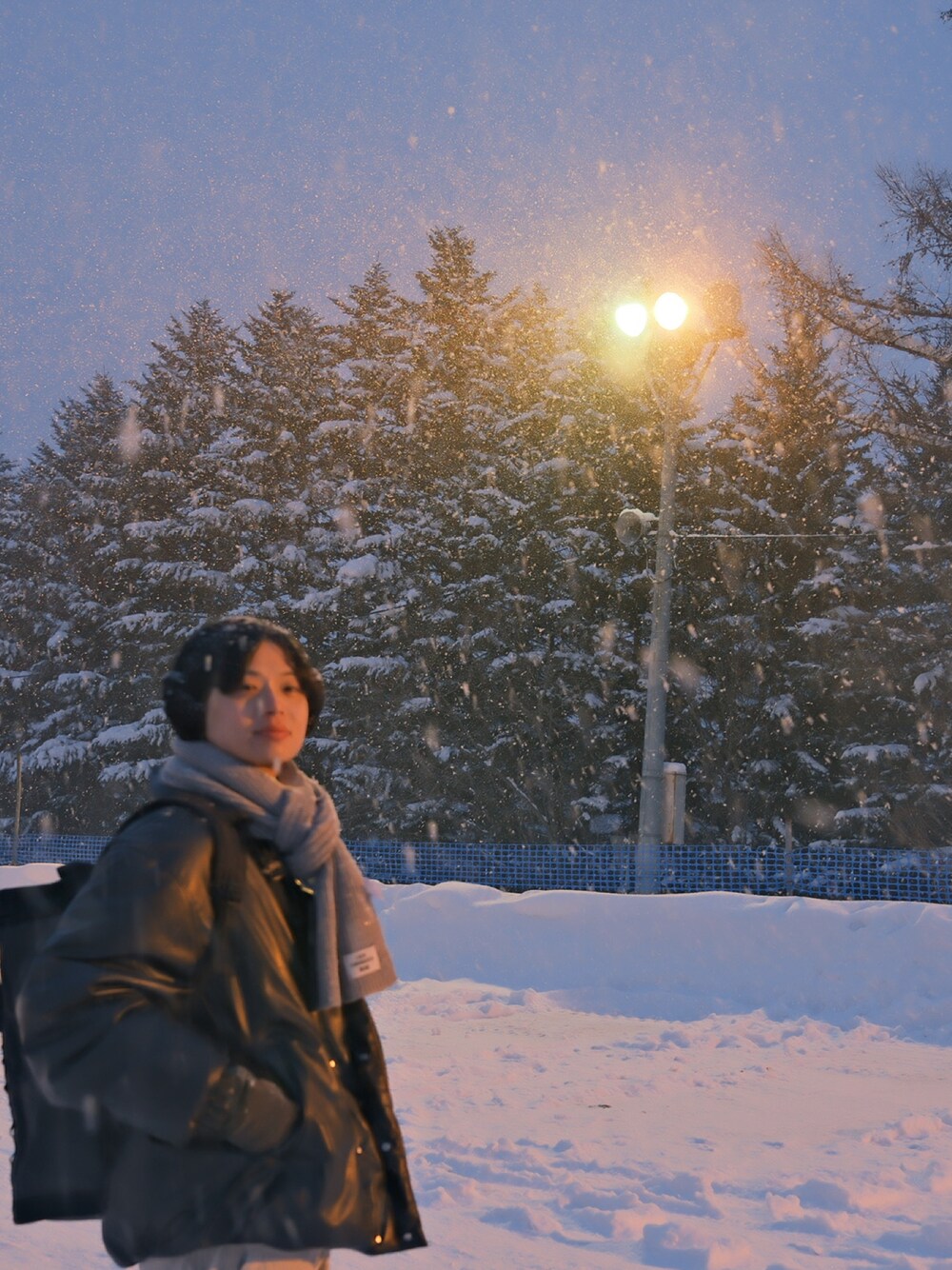 「ZARAのアイテム（ダウンジャケット/コート、ブラック系）」を使った、jamesliu😃さん（メンズ・171cm）の春コーディネートの1枚目の写真