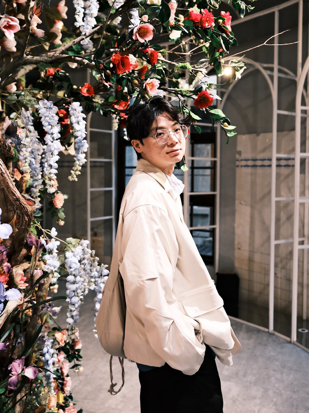 「UNIQLOのアイテム（ショルダーバッグ、ホワイト系）」を使った、jamesliu😃さん（メンズ・171cm）の夏コーディネートの1枚目の写真