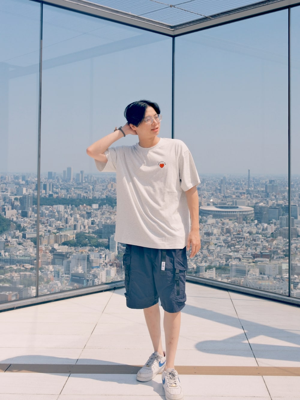 「Shibuya scramble square、shibuya」｜「FREAK'S STOREのアイテム（Tシャツ/カットソー、ホワイト系）」を使った、jamesliu😃さん（メンズ・171cm）の夏コーディネートの1枚目の写真